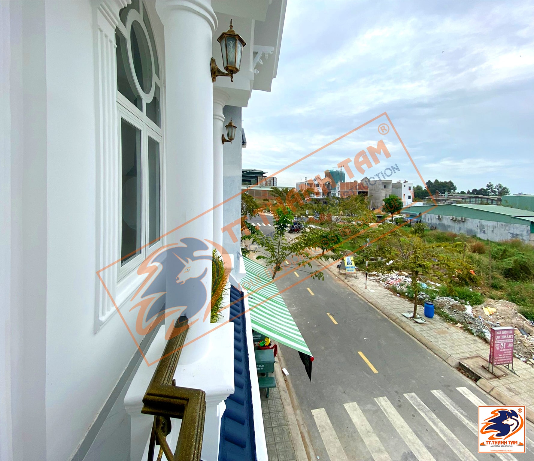 nhà phố 3 tầng hiện đại - ban công