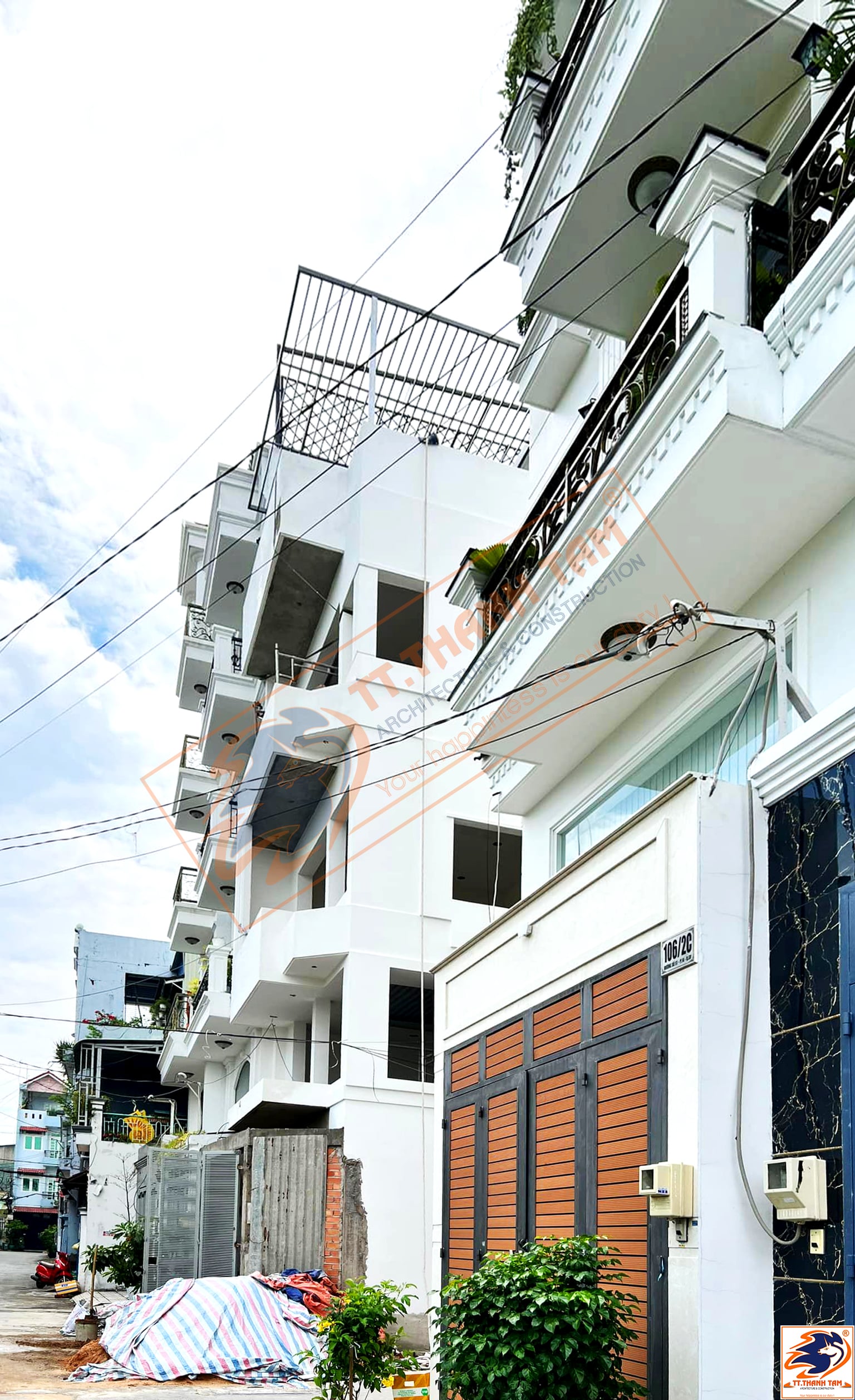 Nhà phố 5 tầng Tân cổ điển - mặt hông