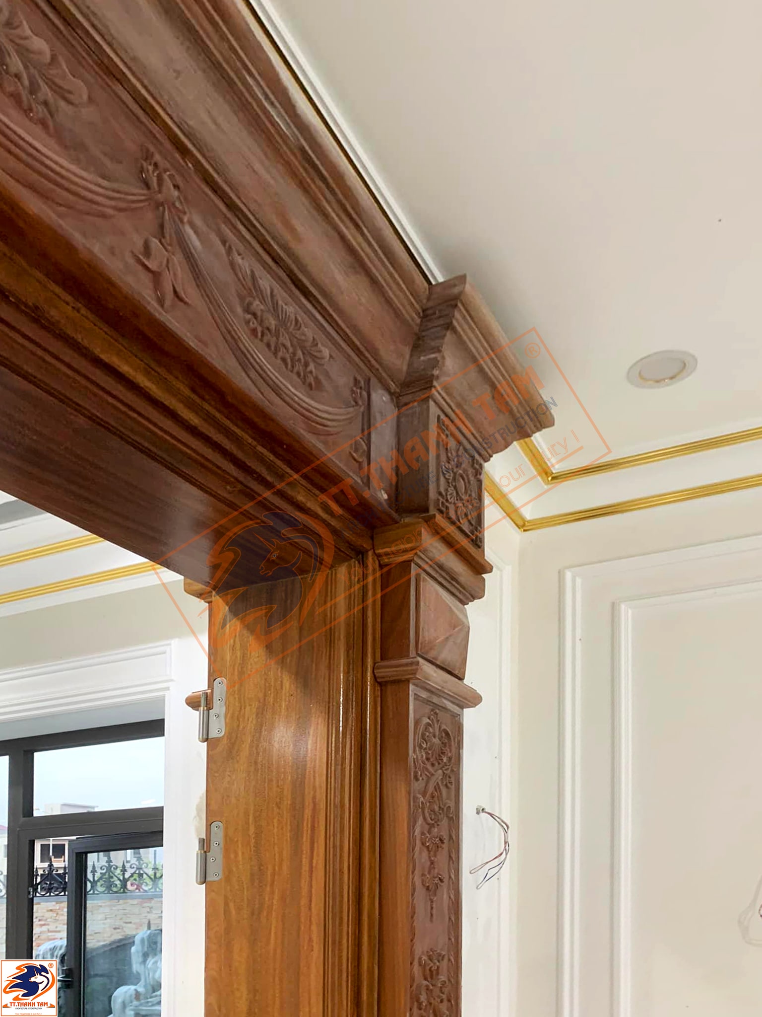 biệt thự tân cổ điển 3 tầng - phào chỉ cửa đi